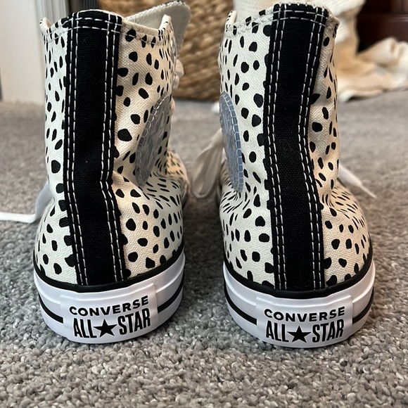 Women’s Converse - Picture 3 of 4